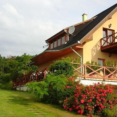 Kincses Vendeghaz Hotel Balatongyörök Esterno foto