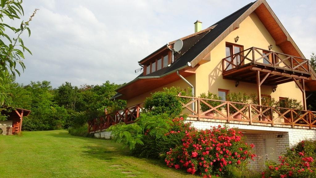Kincses Vendeghaz Hotel Balatongyörök Esterno foto