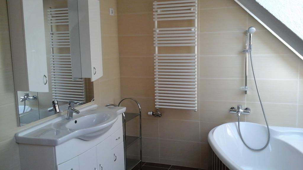 Kincses Vendeghaz Hotel Balatongyörök Esterno foto