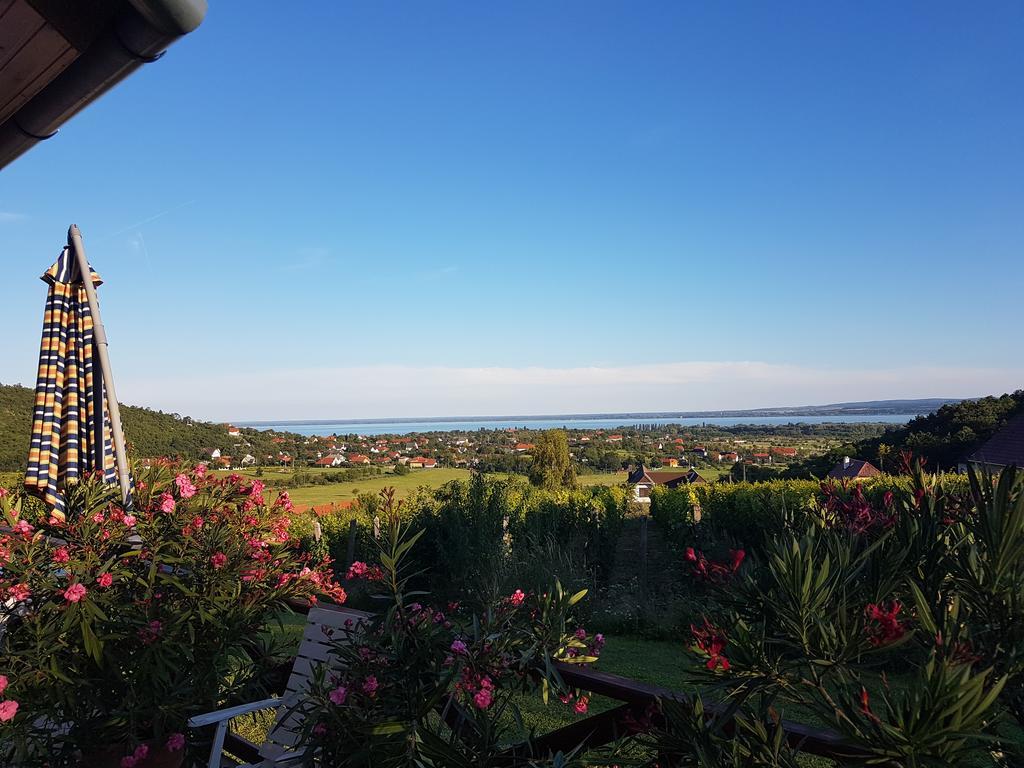 Kincses Vendeghaz Hotel Balatongyörök Esterno foto